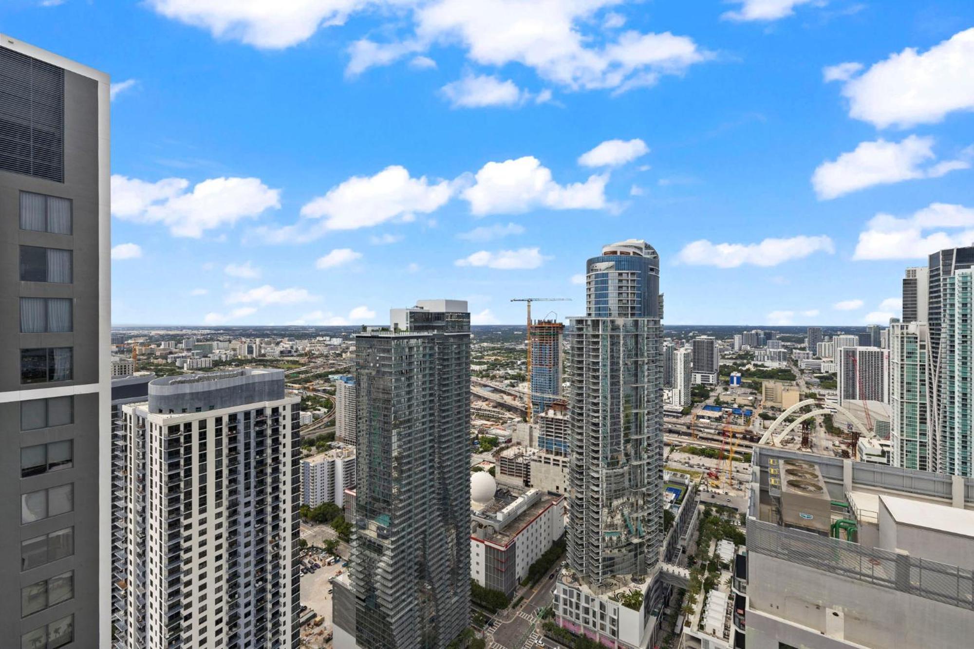 Free Parking! Ph Luxury 3br In Downtown Apartment