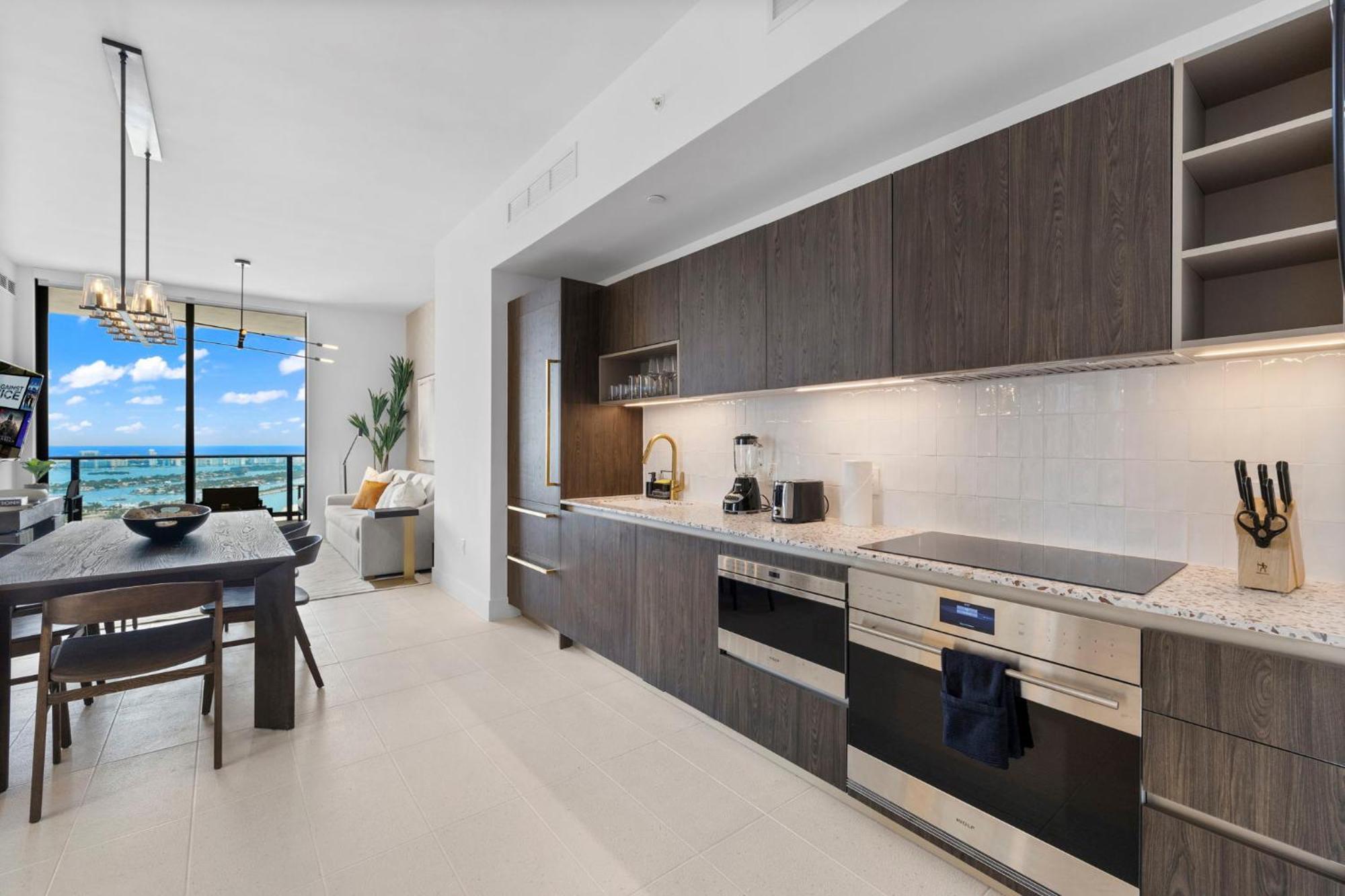 Free Parking! Ph Luxury 3br In Downtown Apartment *